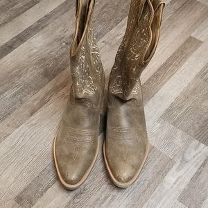 Twisted Boots sz 8.5